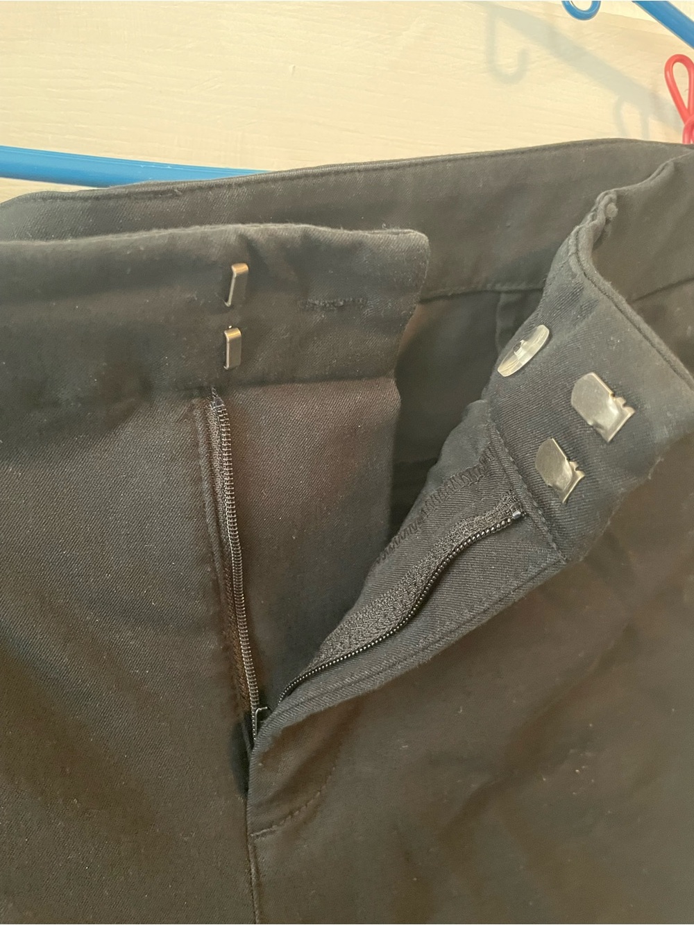 Old Navy Black High-Rise Pixie Skinny Pants - Picture 4 of 5